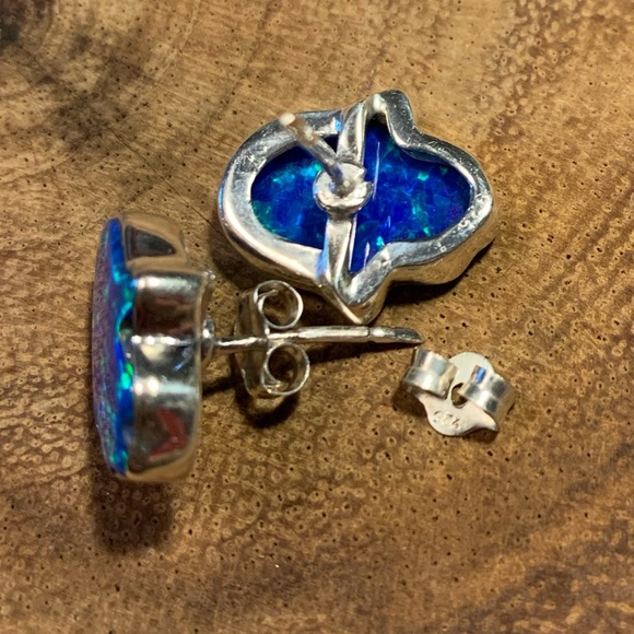 925 Sterling Silver Blue Fire Opal Hamsa Hand Inlayed Stud Earrings Jewelry - Picture 2 of 2